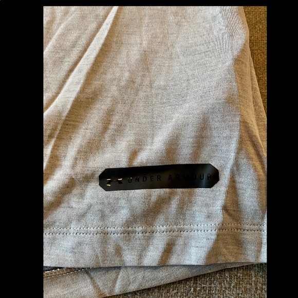 Women’s Under Armour top L - Picture 2 of 5